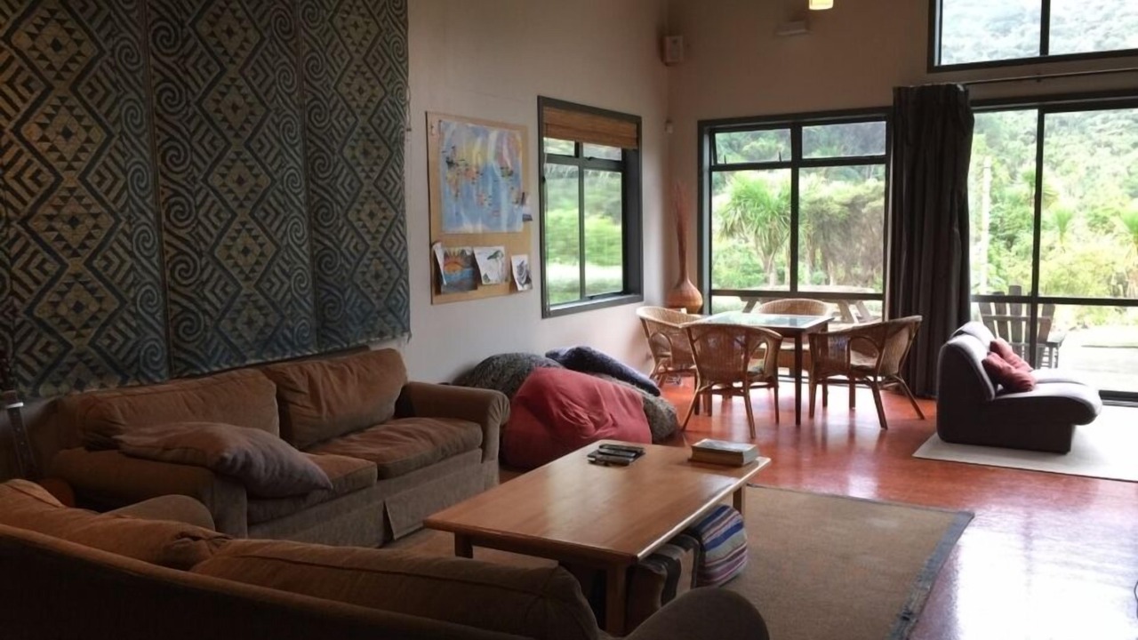 Photo of Livingroom in Piha