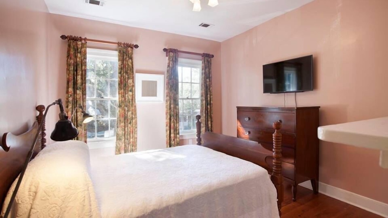 Photo of Bedroom in Chatham Crescent