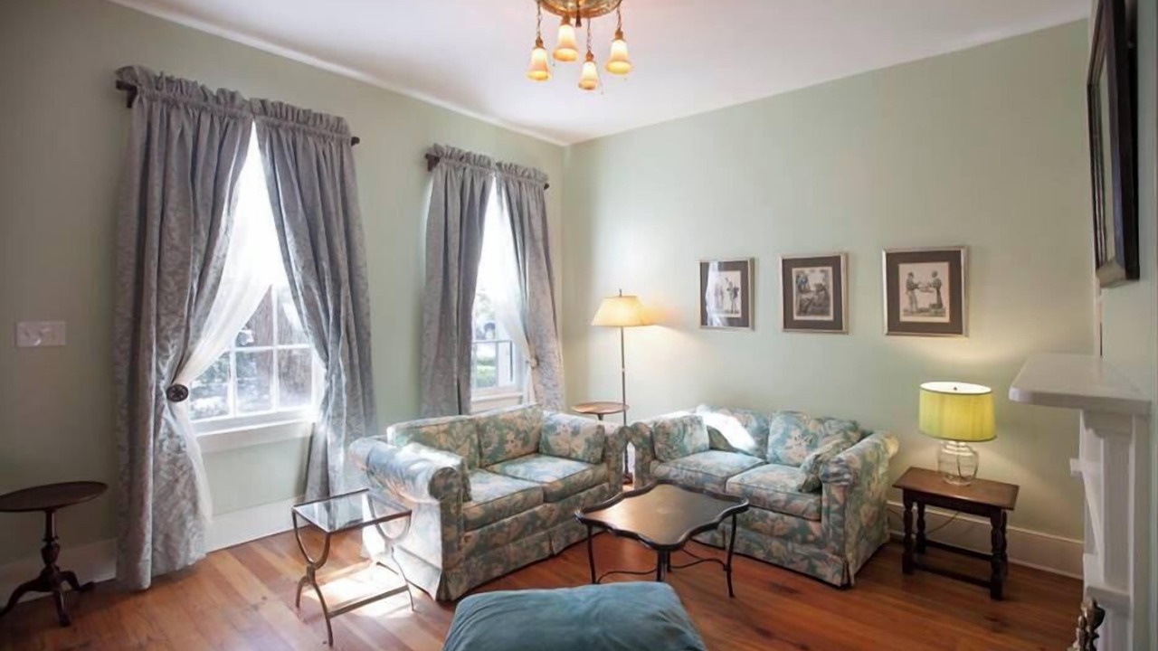 Photo of Livingroom in Chatham Crescent