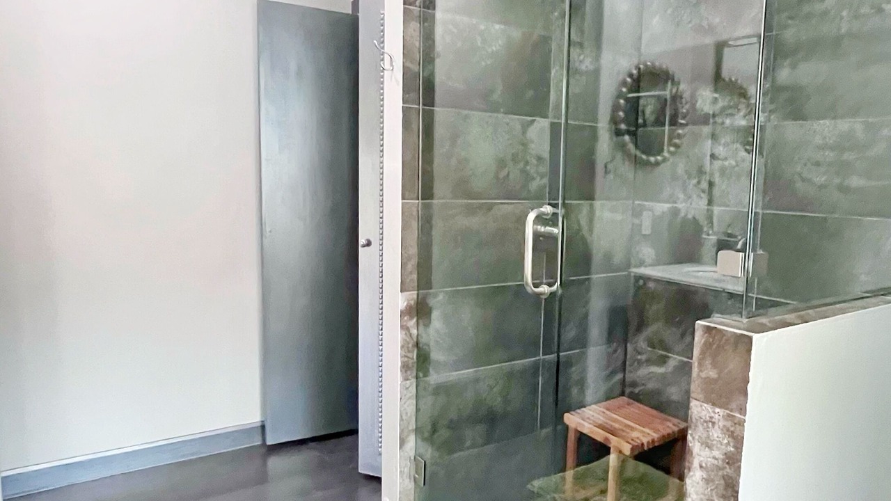 Photo of Bathroom in Lincoln Park