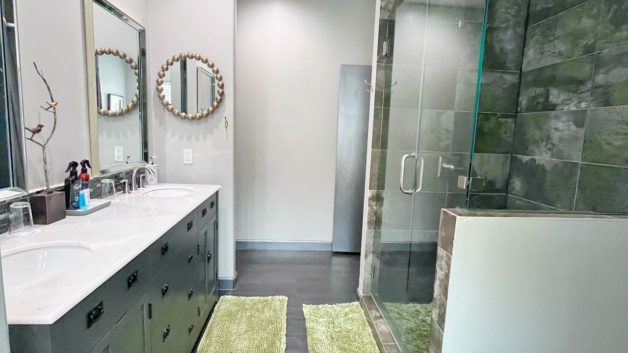Photo of Bathroom in Lincoln Park