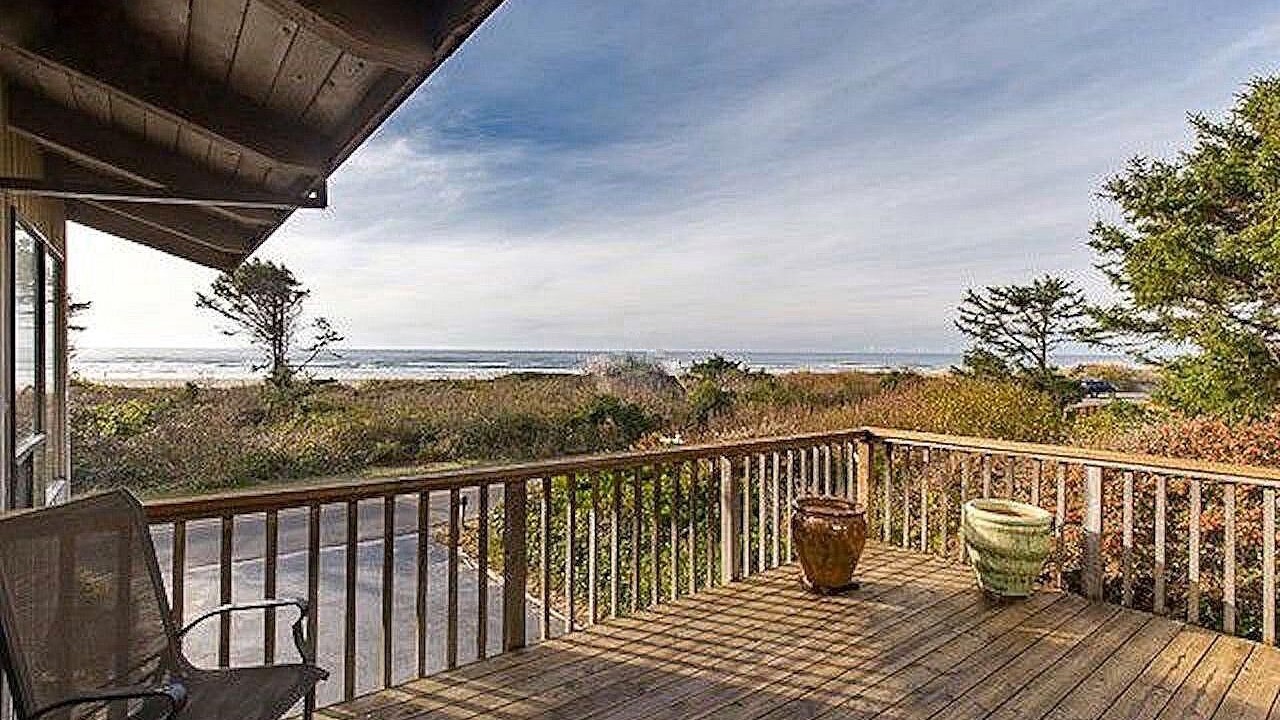 Photo of Patio Balcony in Neahkahnie Beach