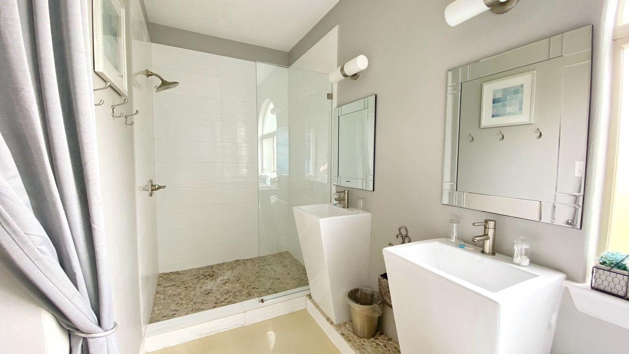 Photo of Bathroom in Lincoln Park