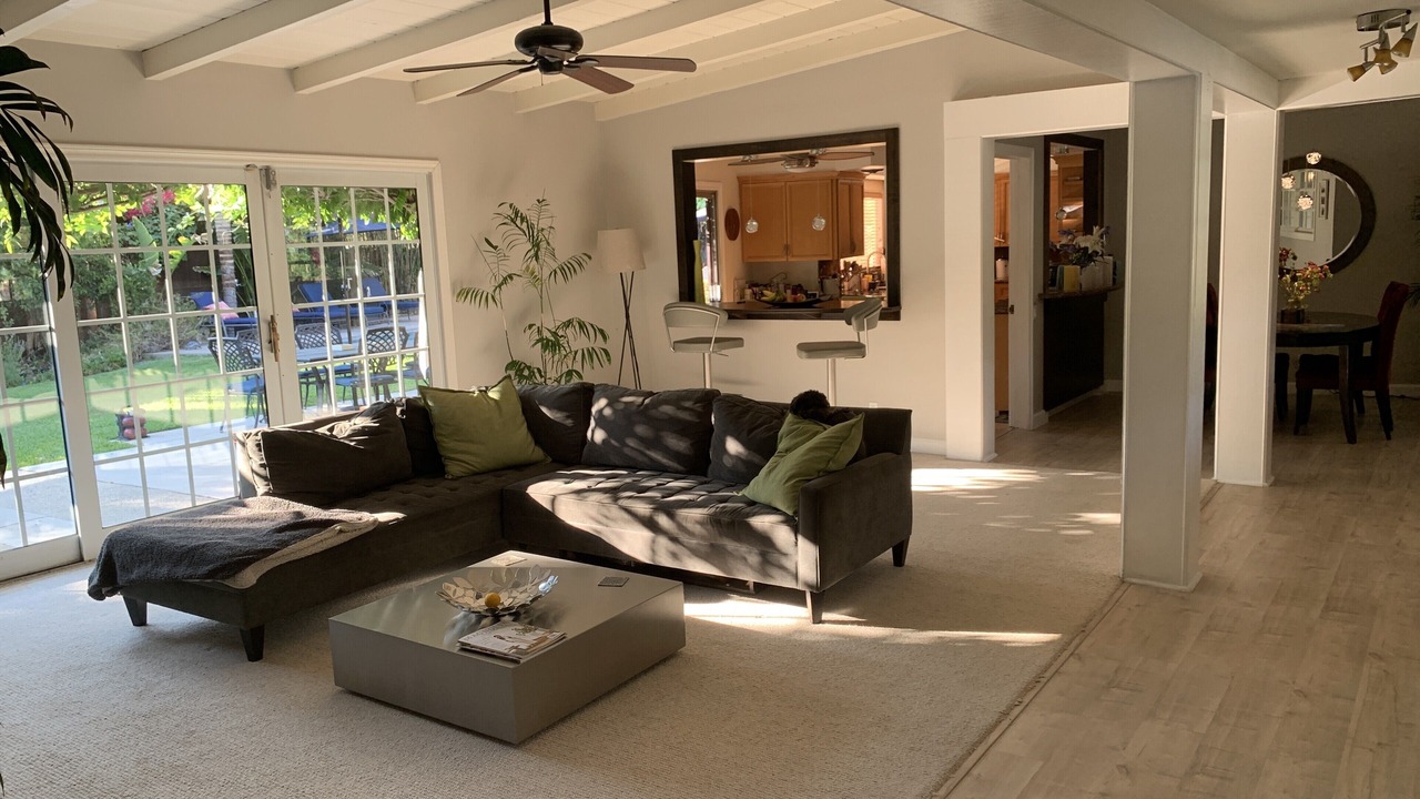 Photo of Livingroom in Woodland Hills
