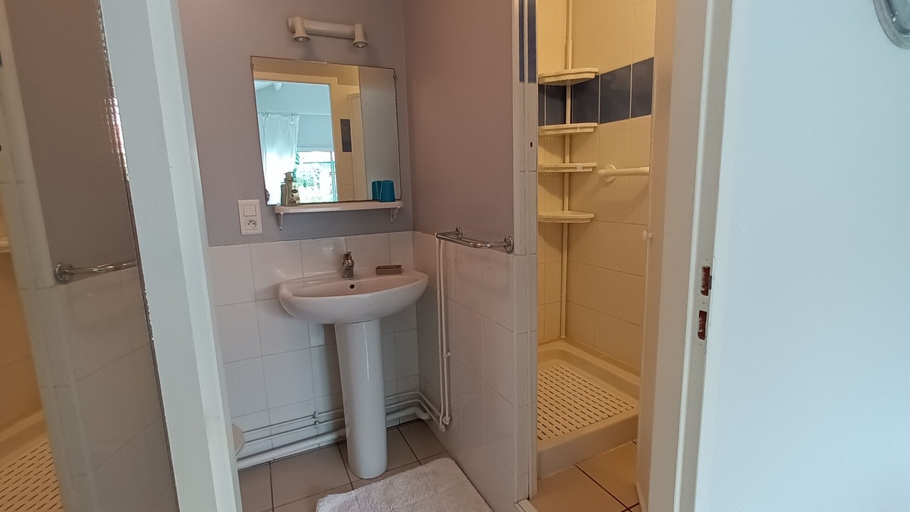 Photo of Bathroom in La Teste-de-Buch