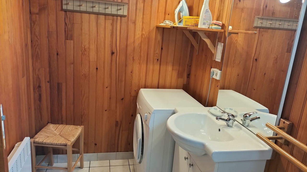 Photo of Bathroom in Broc