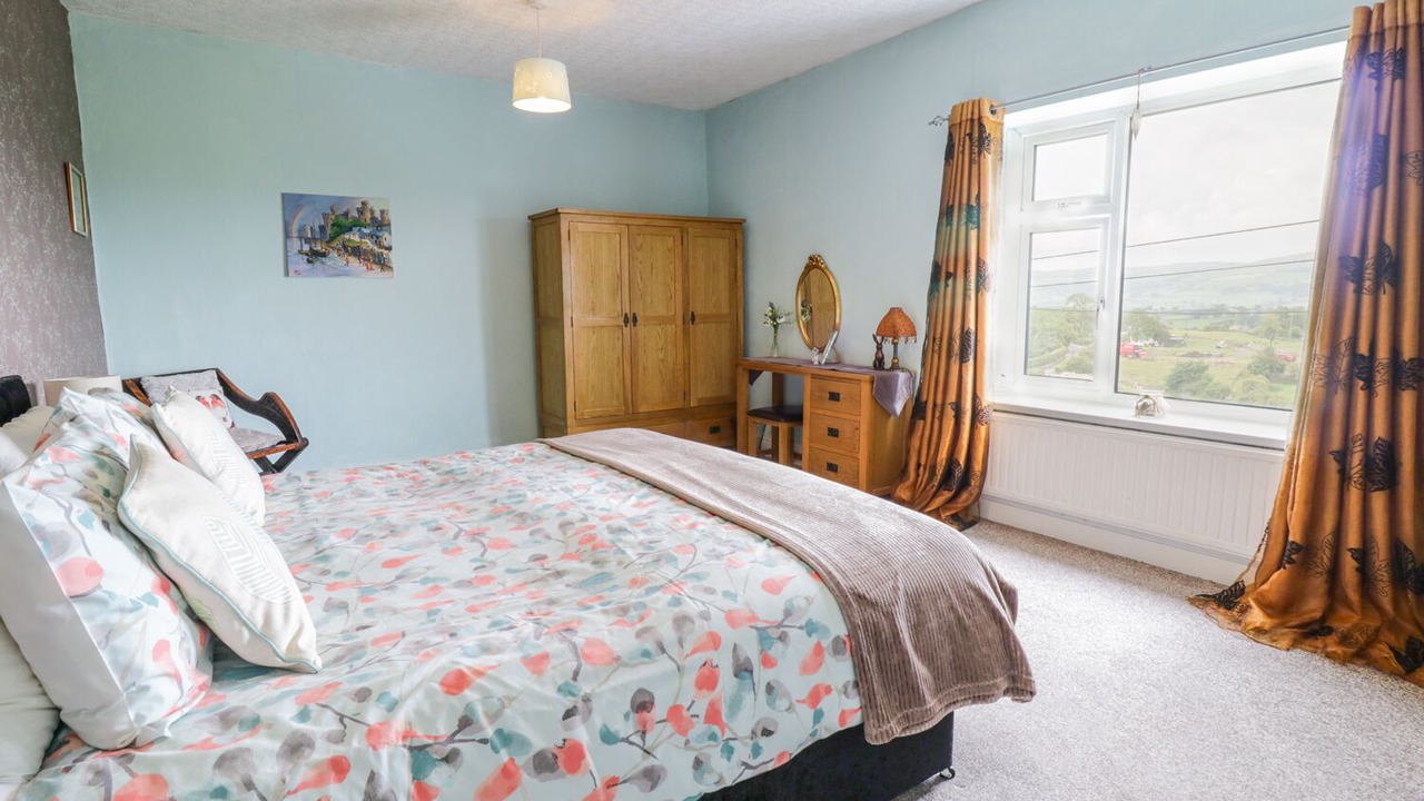 Photo of Bedroom in Llysfaen