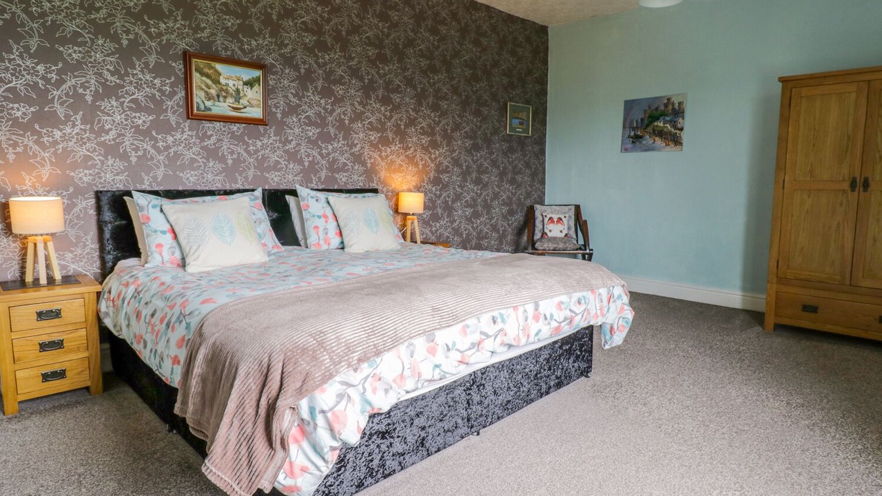 Photo of Bedroom in Llysfaen