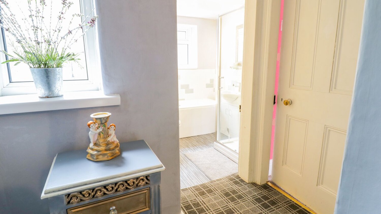 Photo of Bathroom in Llysfaen