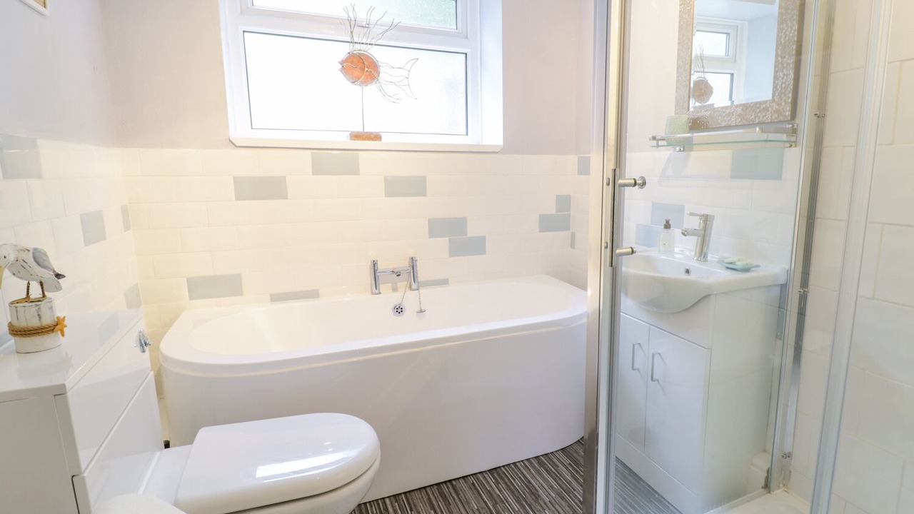 Photo of Bathroom in Llysfaen