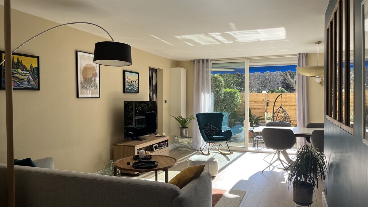 Photo of Livingroom in 8th Arrondissement