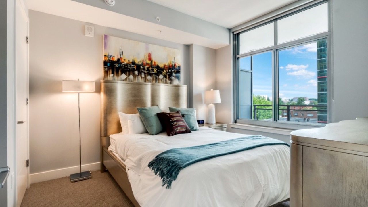 Photo of Bedroom in Woodmont Triangle