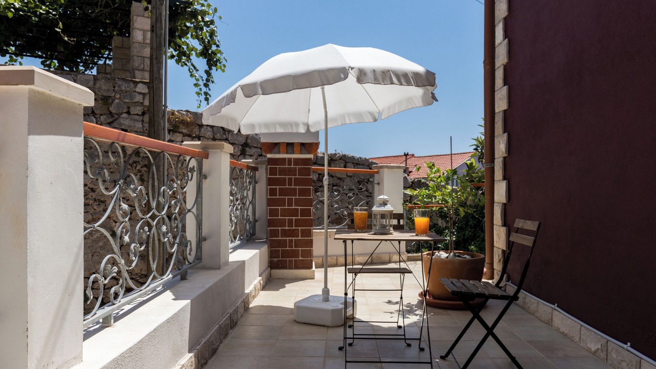 Photo of Patio Balcony in Gornji Kono