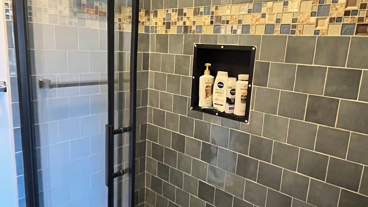 Photo of Bathroom in Maunaloa