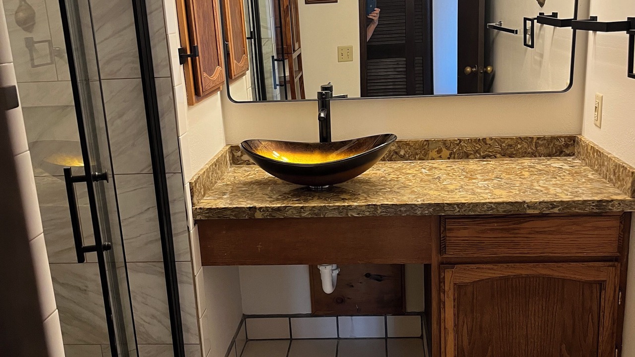 Photo of Bathroom in Maunaloa