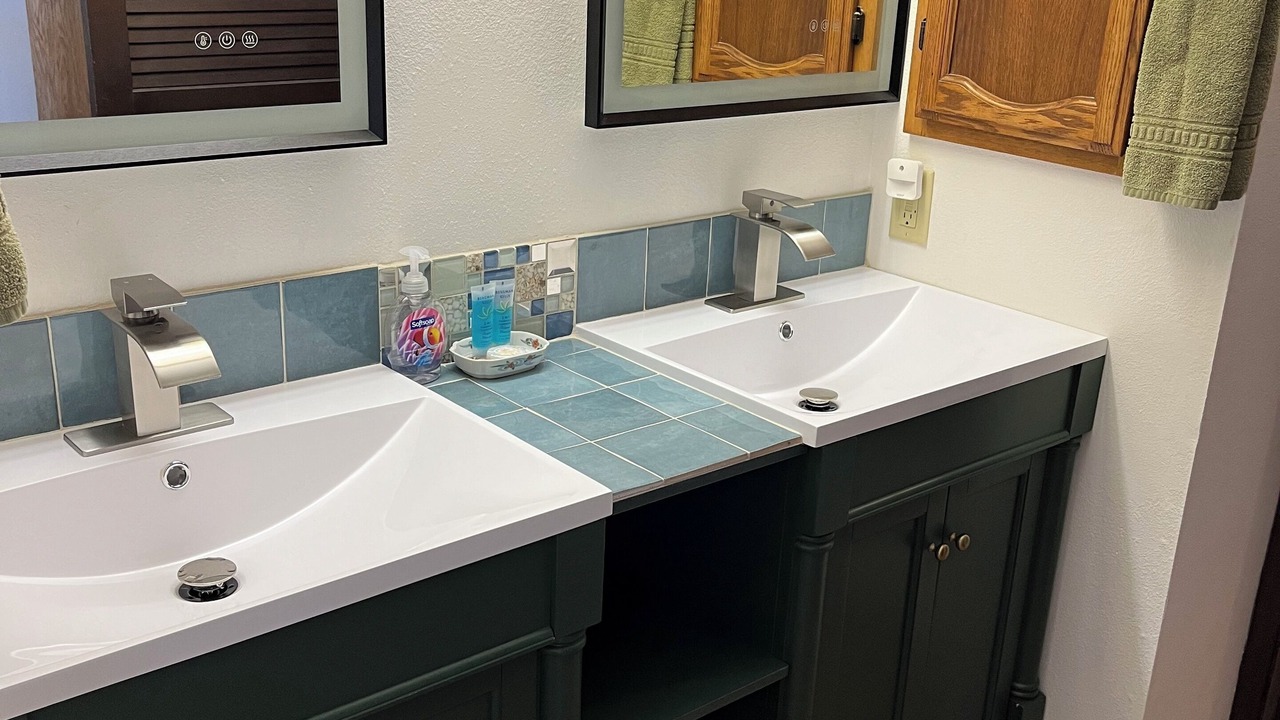 Photo of Bathroom in Maunaloa