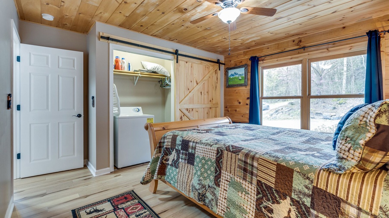 Photo of Bedroom in Piney Flats