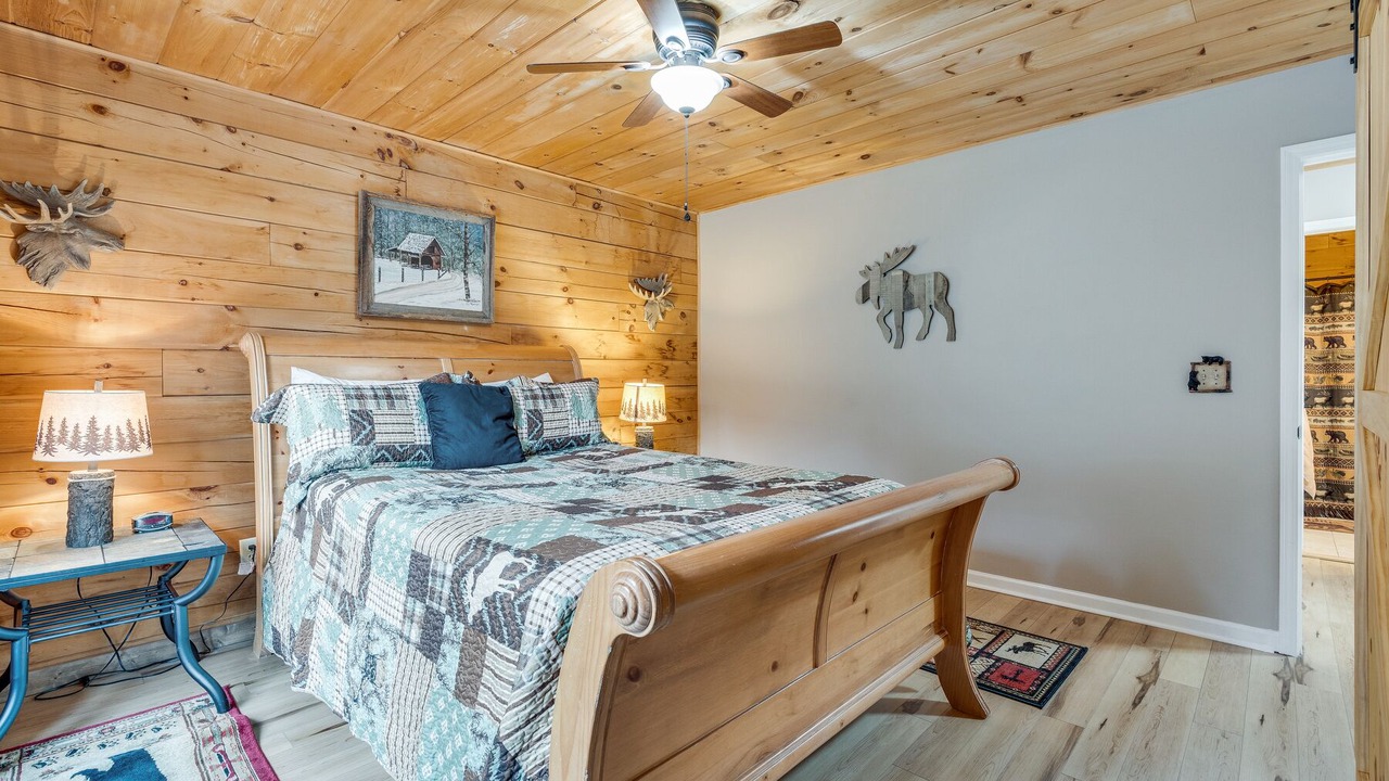 Photo of Bedroom in Piney Flats