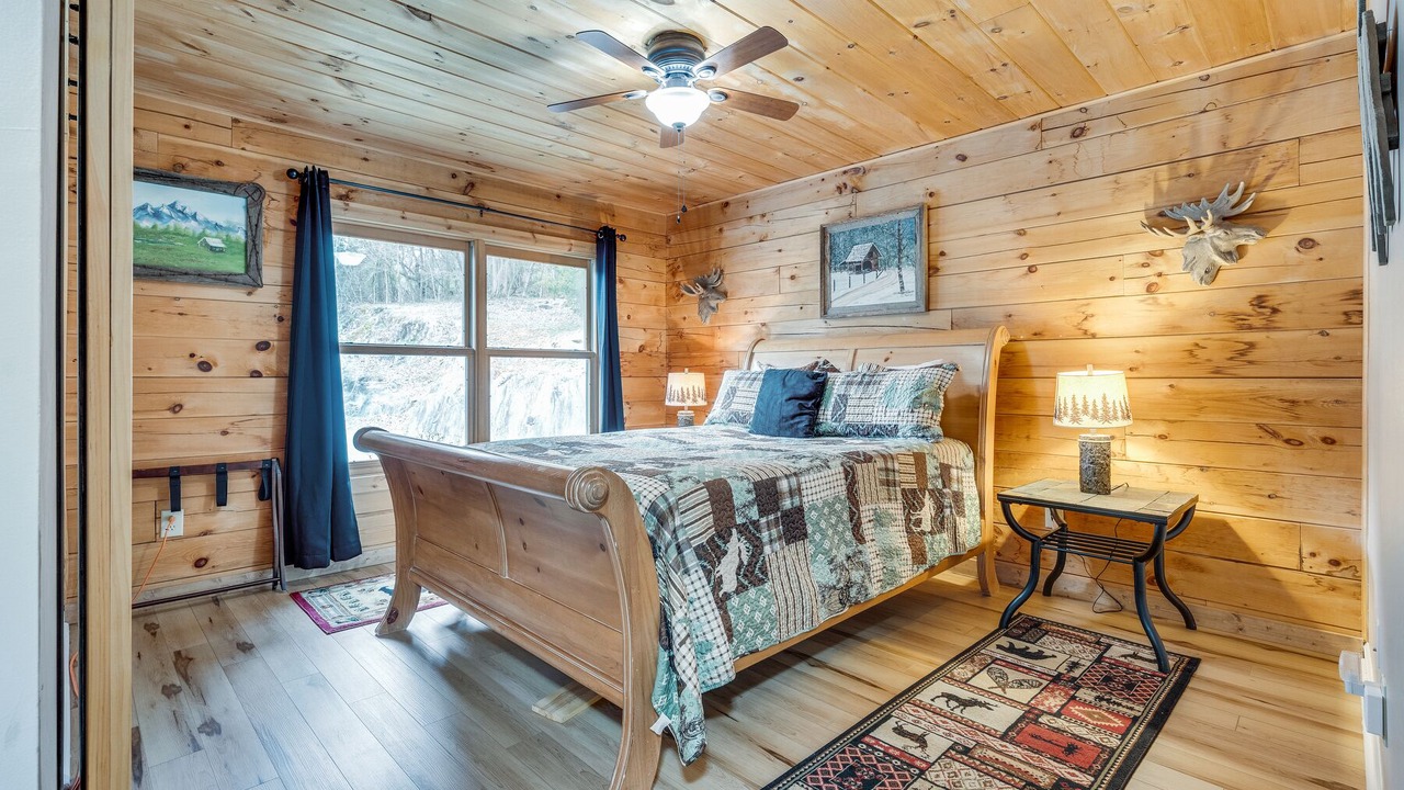 Photo of Bedroom in Piney Flats