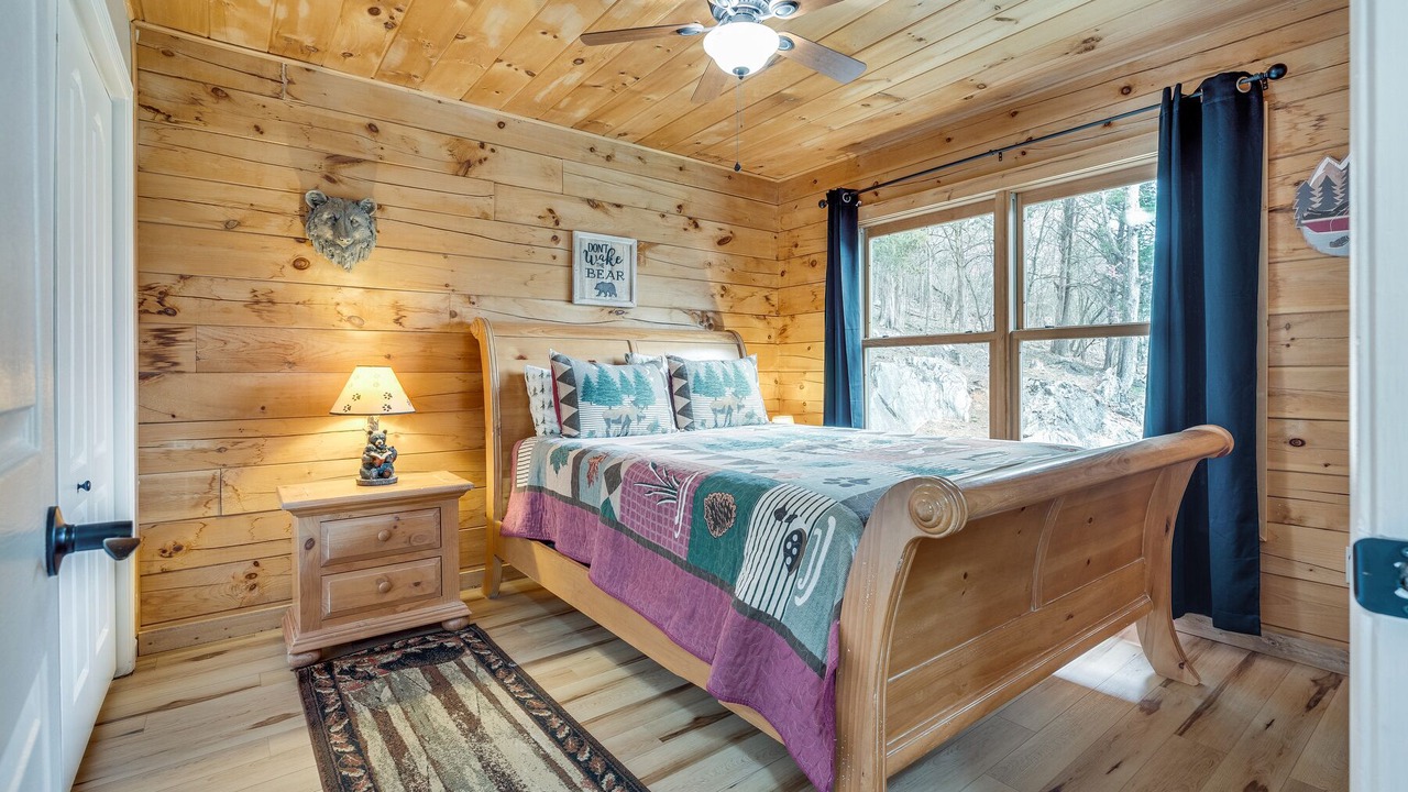 Photo of Bedroom in Piney Flats