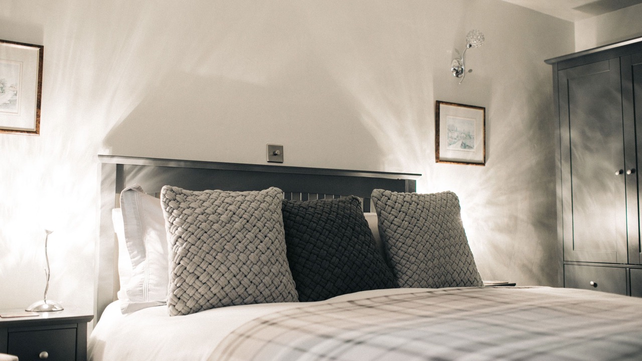 Photo of Others in Saddleworth