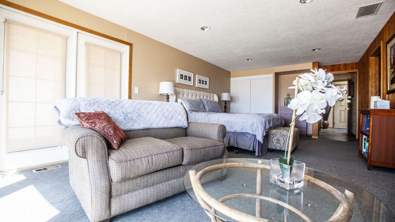 Photo of Livingroom in Bayshore