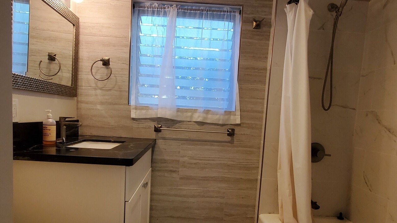 Photo of Bathroom in Makiki