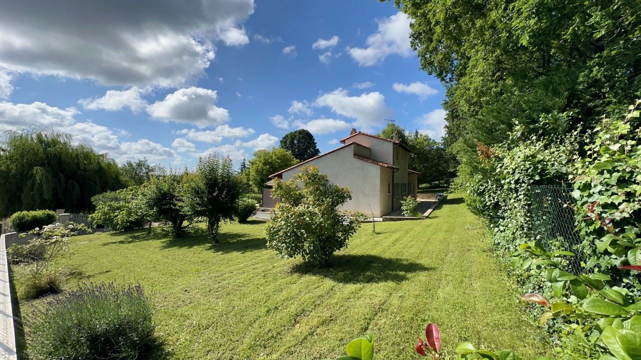 Photo of Outdoor in Douzillac