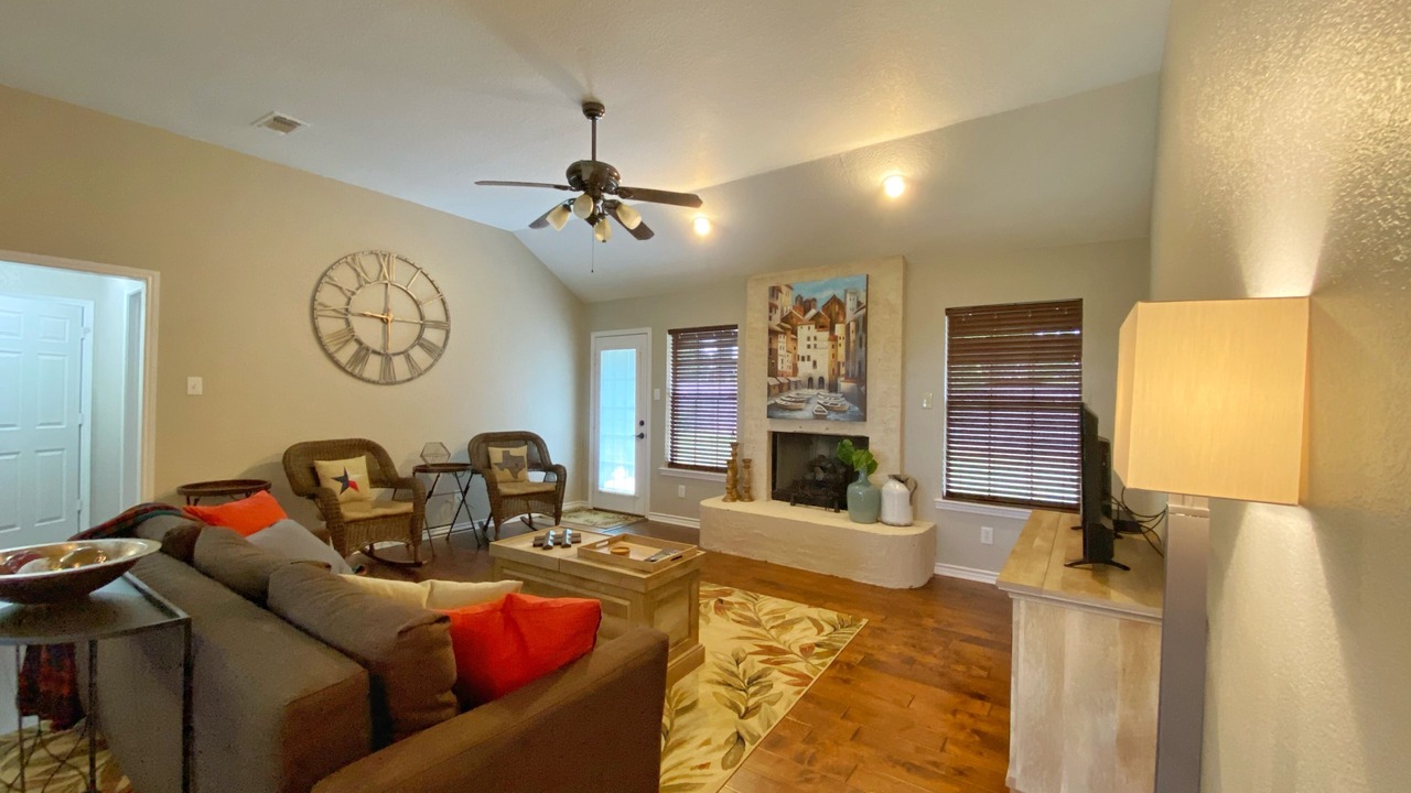 Photo of Livingroom in Lincoln Park