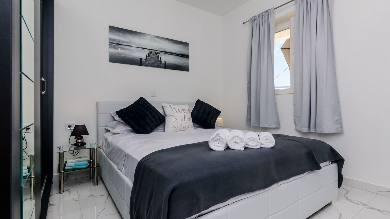 Photo of Bedroom in Molunat