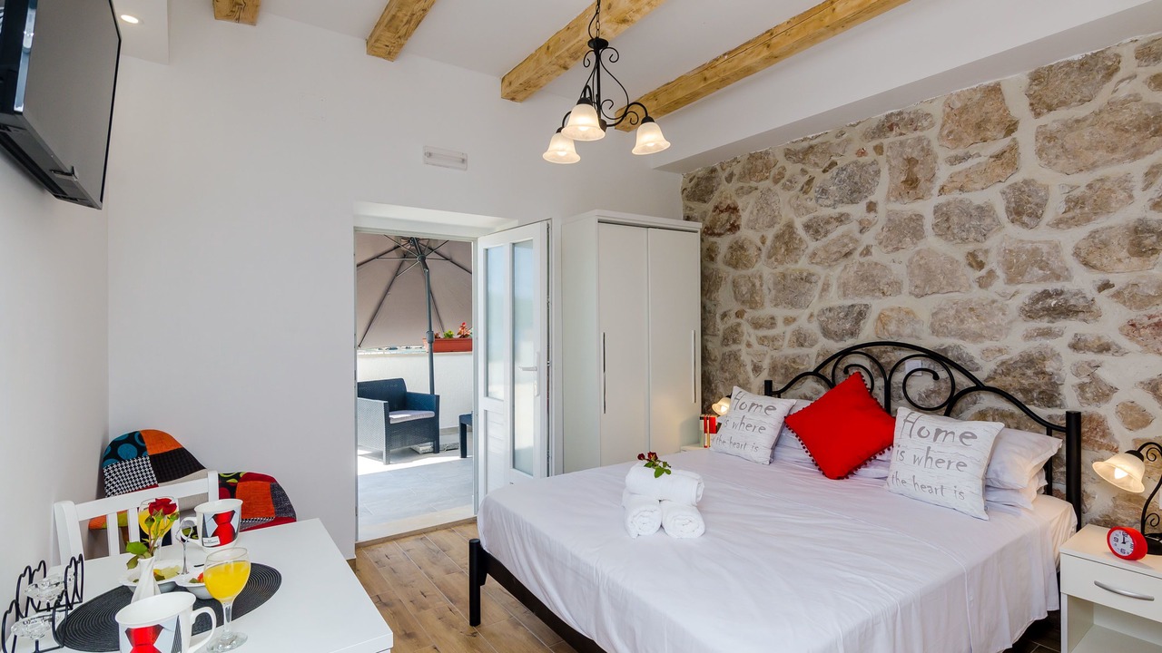 Photo of Bedroom in Molunat