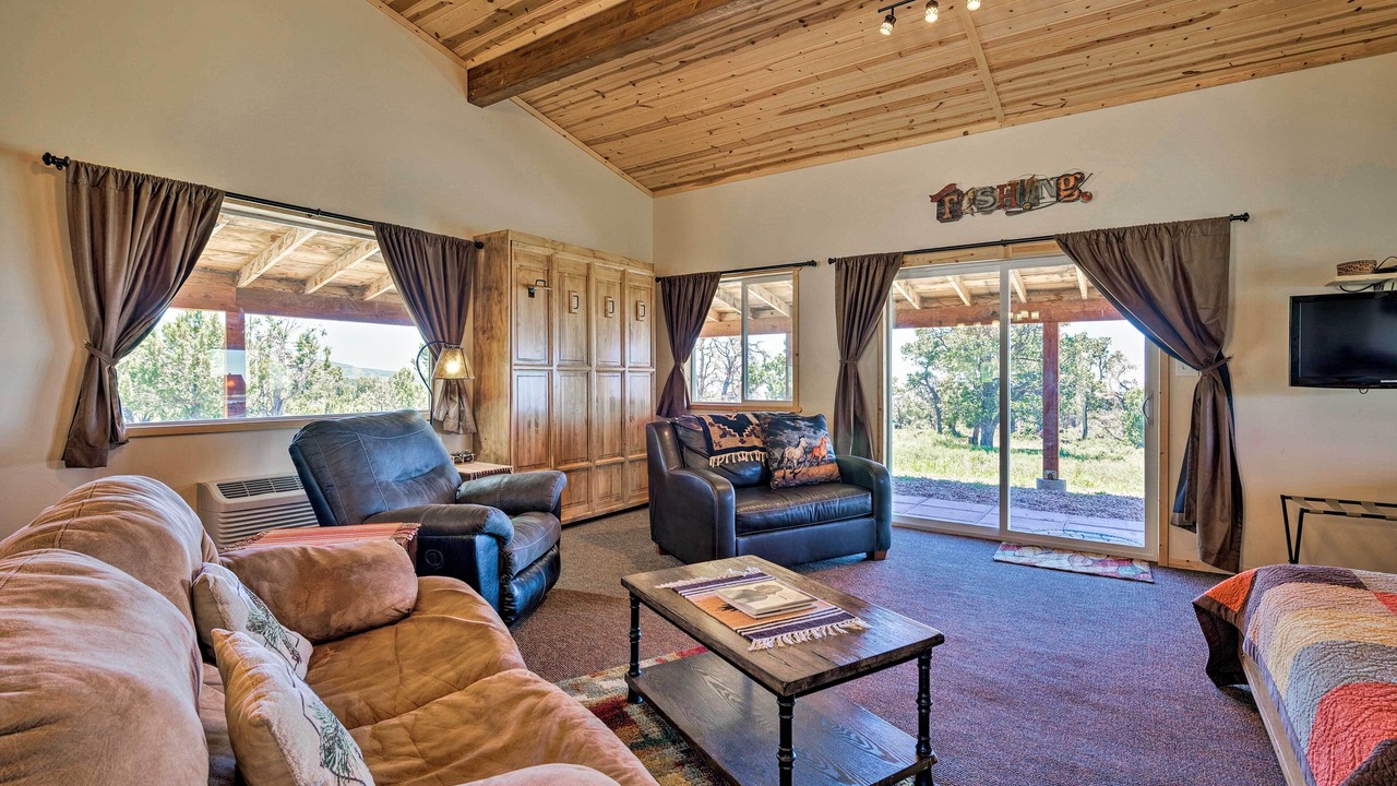 Photo of Livingroom in Spanish Valley