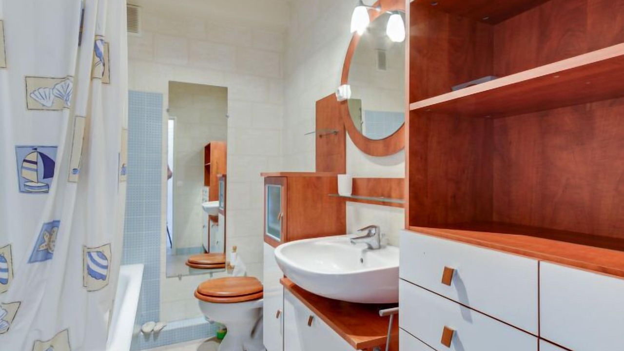 Photo of Bathroom in Deauville City Centre