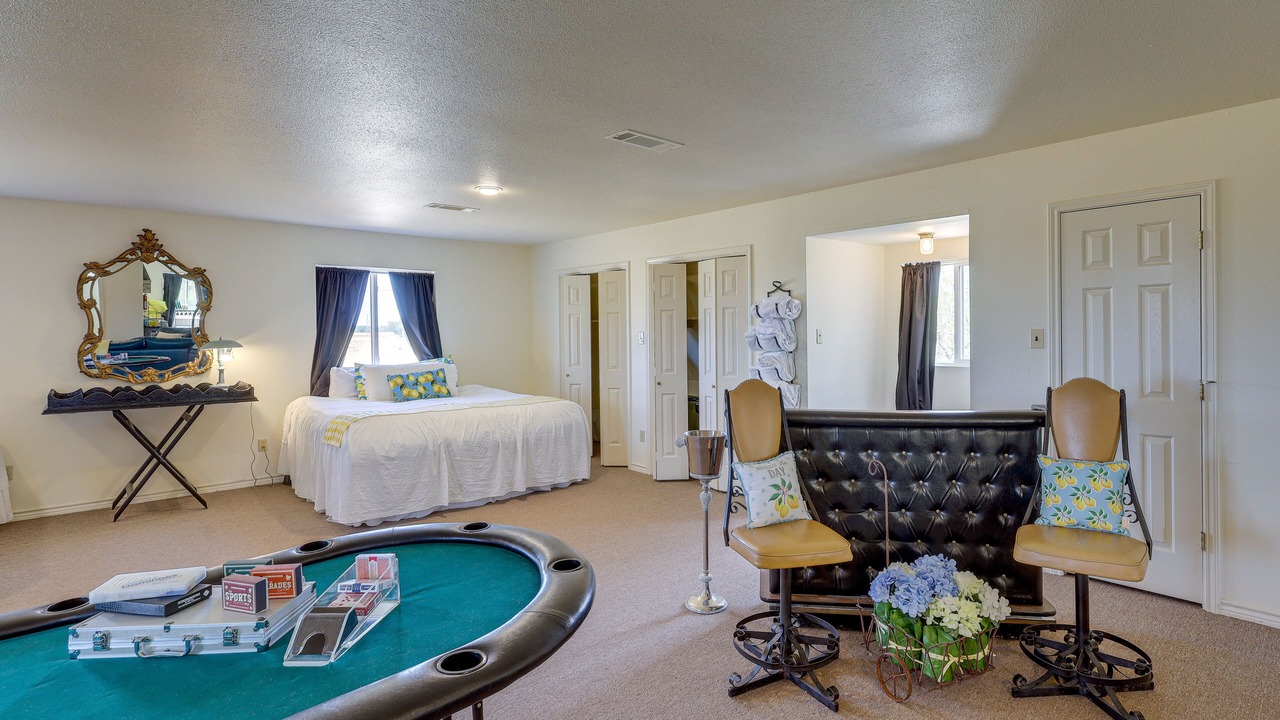 Photo of Bedroom in Leon Junction