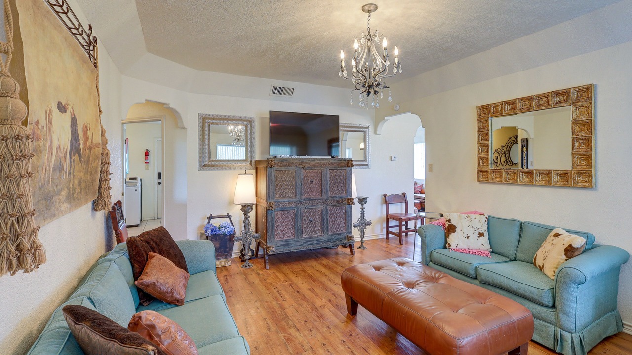 Photo of Bedroom in Leon Junction