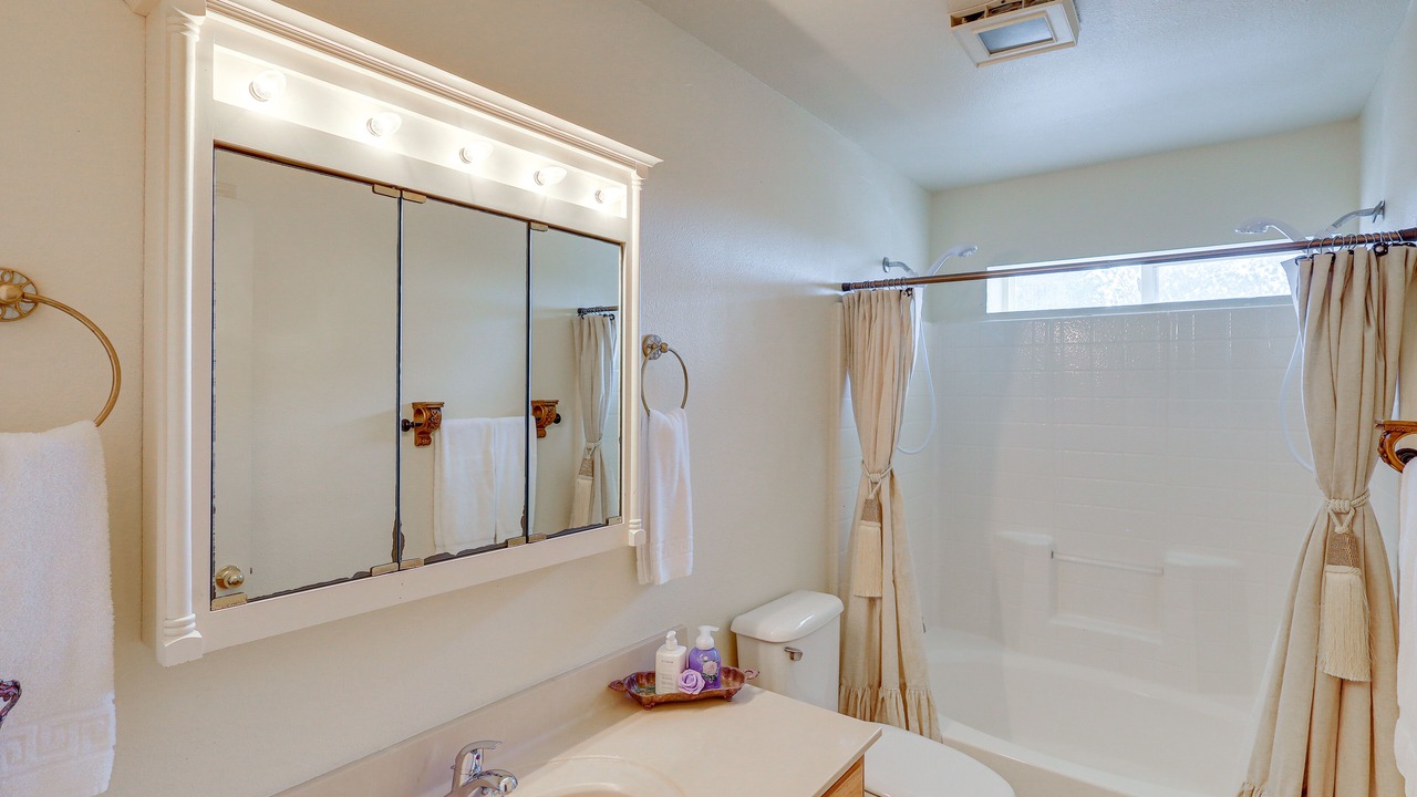 Photo of Bathroom in Leon Junction
