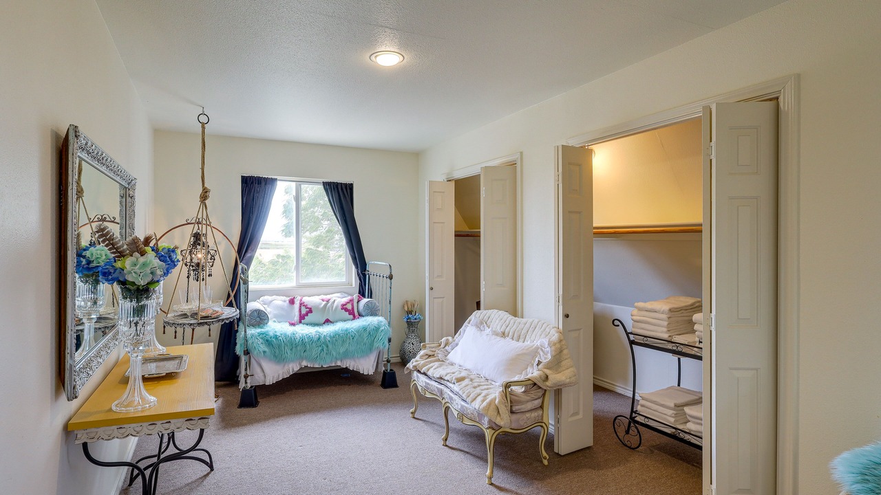 Photo of Bedroom in Leon Junction