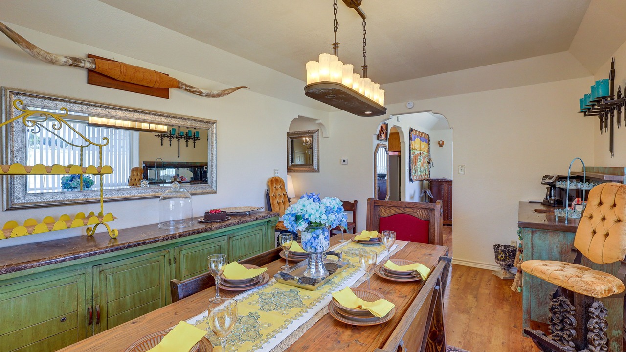 Photo of Livingroom in Leon Junction
