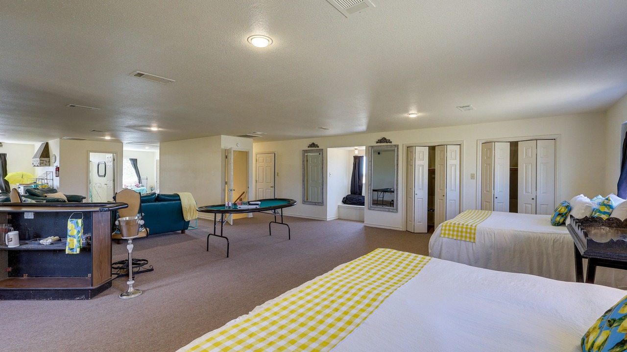 Photo of Bedroom in Leon Junction