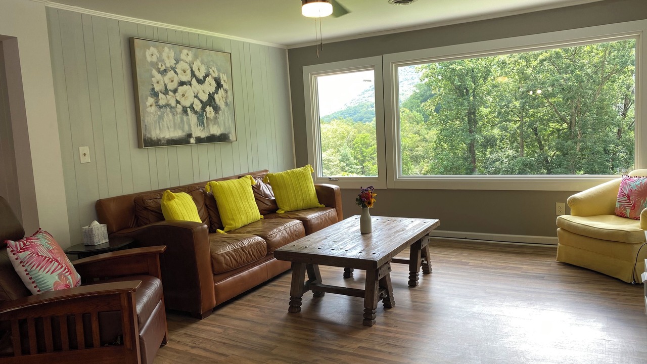 Photo of Livingroom in Chimney Rock