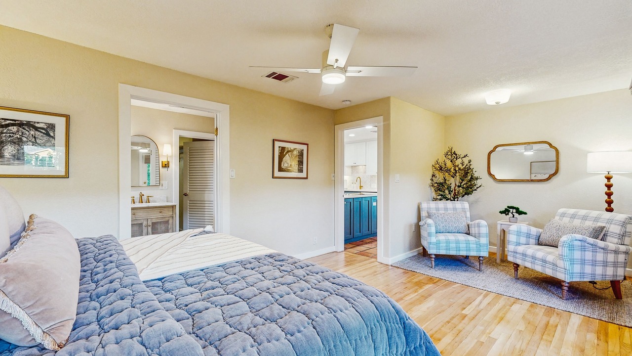 Photo of Bedroom in Lakeway