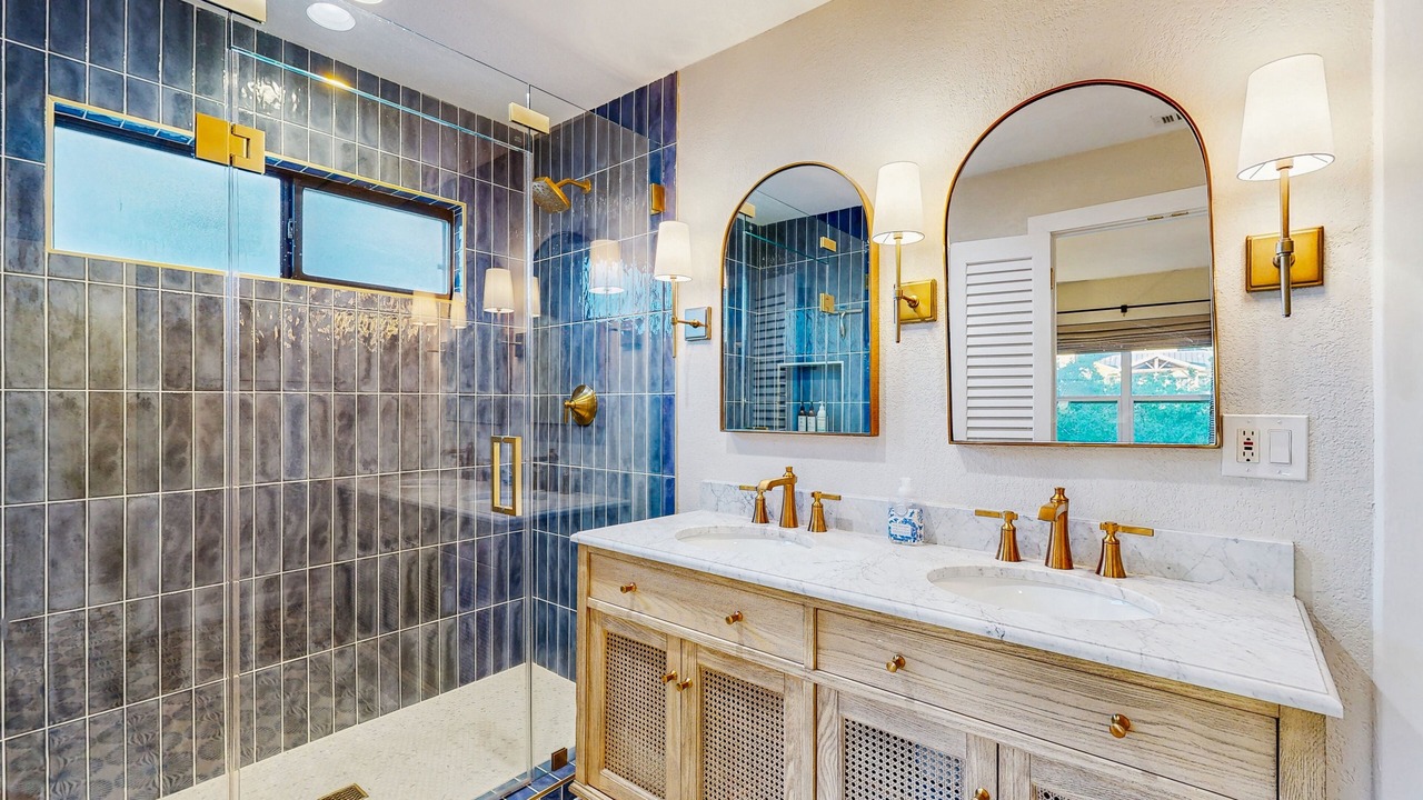 Photo of Bathroom in Lakeway