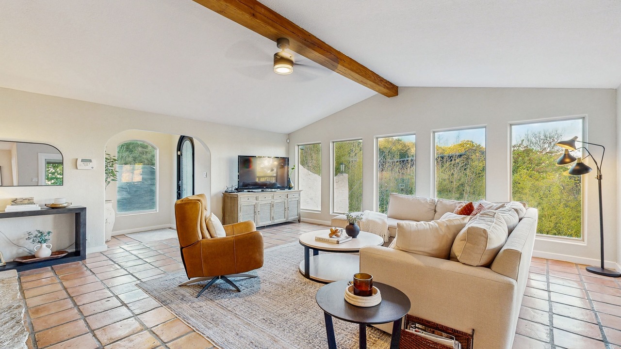 Photo of Livingroom in Lakeway