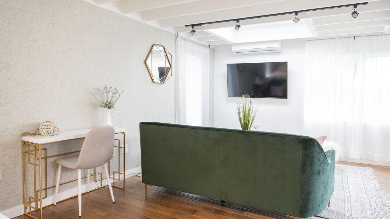 Photo of Livingroom in Pico - Robertson
