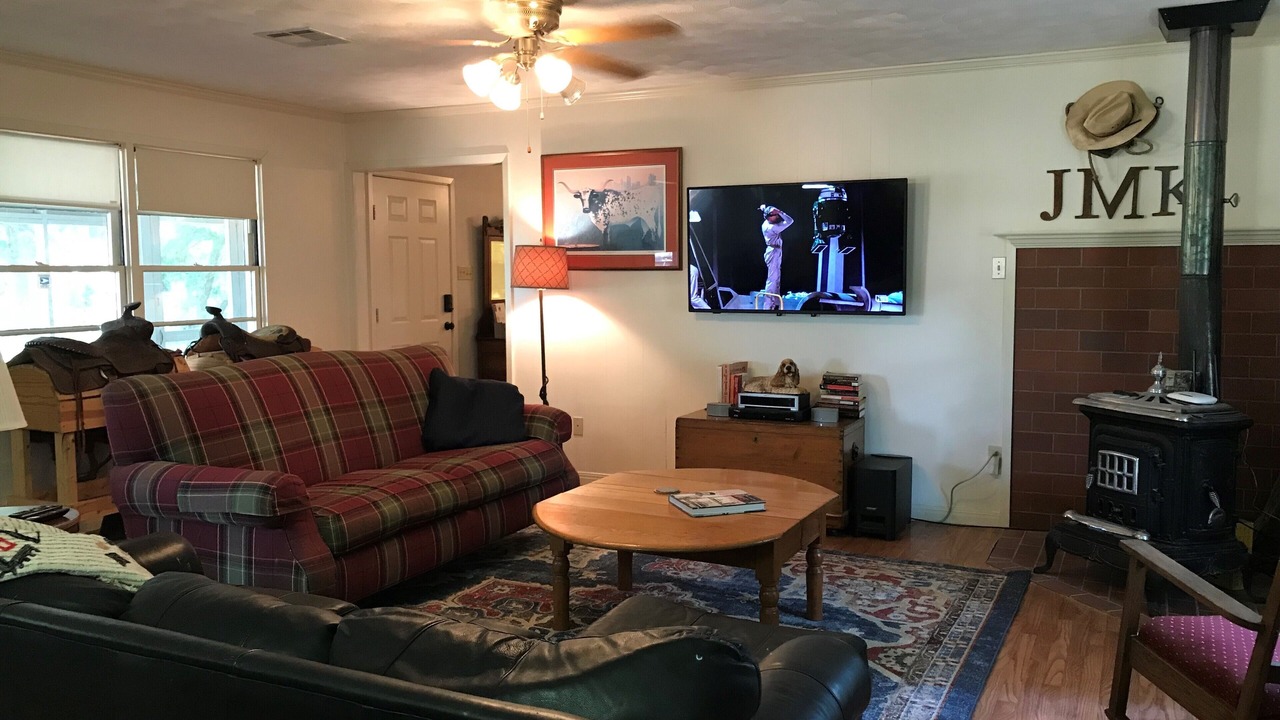 Photo of Livingroom in Gholson