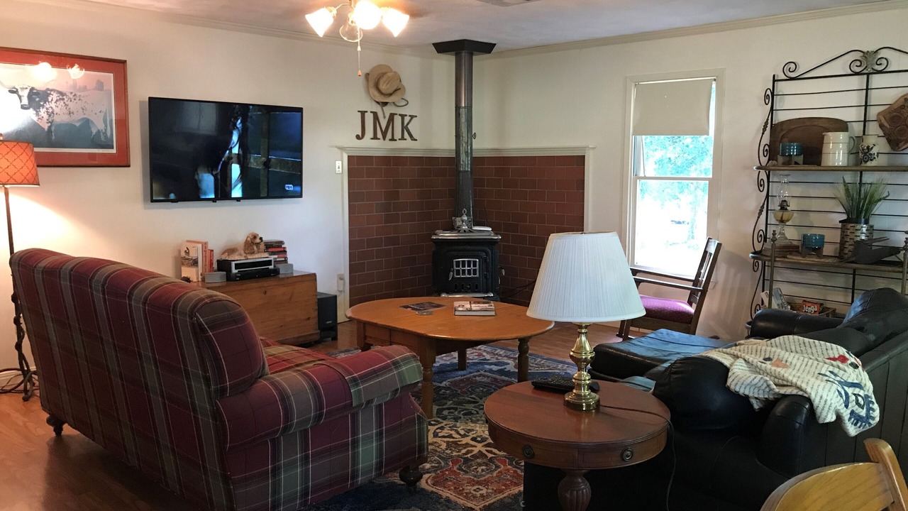 Photo of Livingroom in Gholson