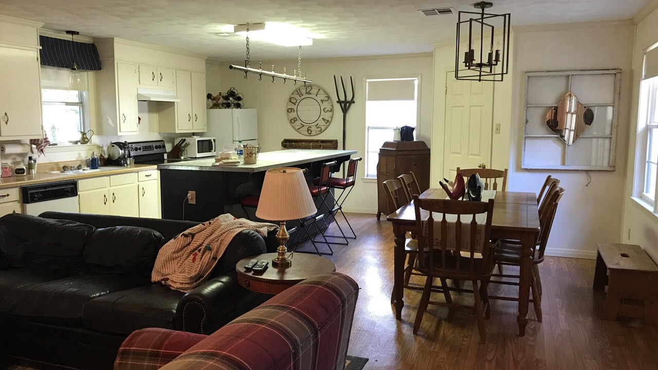 Photo of Livingroom in Gholson