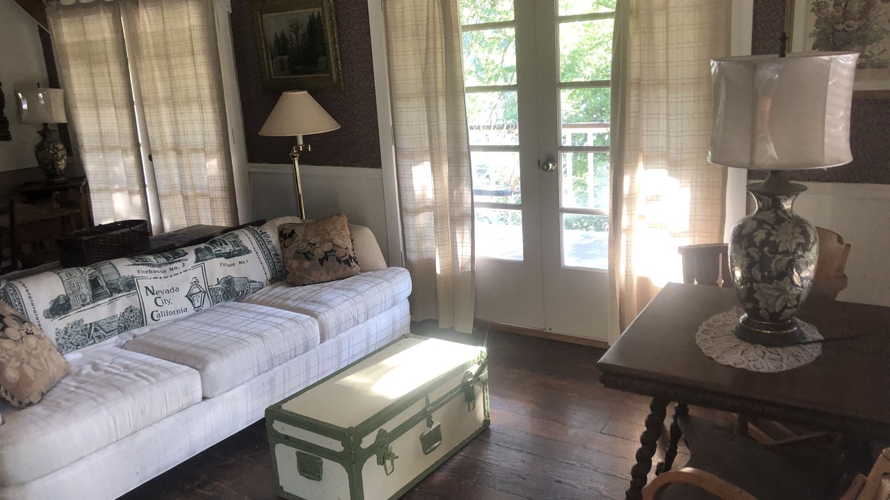 Photo of Livingroom in Nevada City