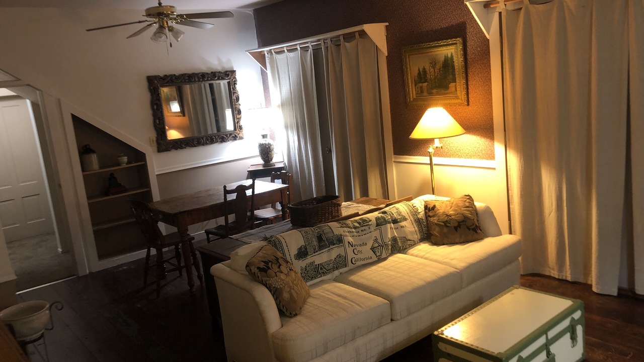Photo of Livingroom in Nevada City