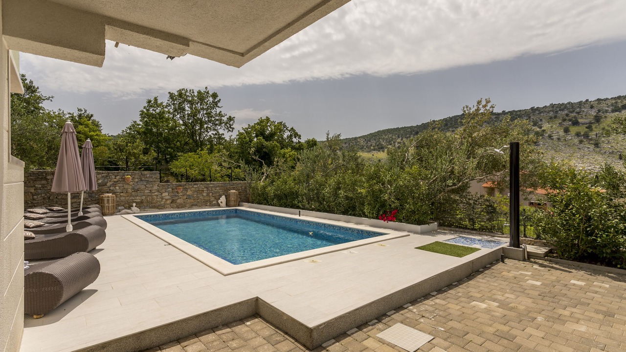 Photo of Outdoor in Srinjine
